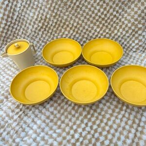 Vintage Tupperware 690-26 Bowls & 1414-2 Creamer – Retro Yellow Set